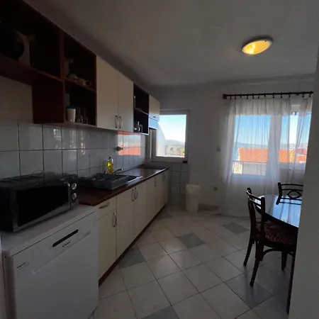 아파트 Leila 트로기르