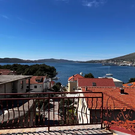 公寓 Leila 特罗吉尔