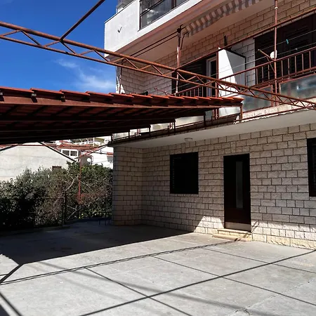 Leila 公寓 特罗吉尔